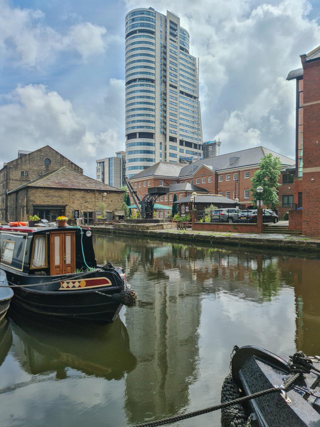 Photo of Leeds canal by Howard Senton